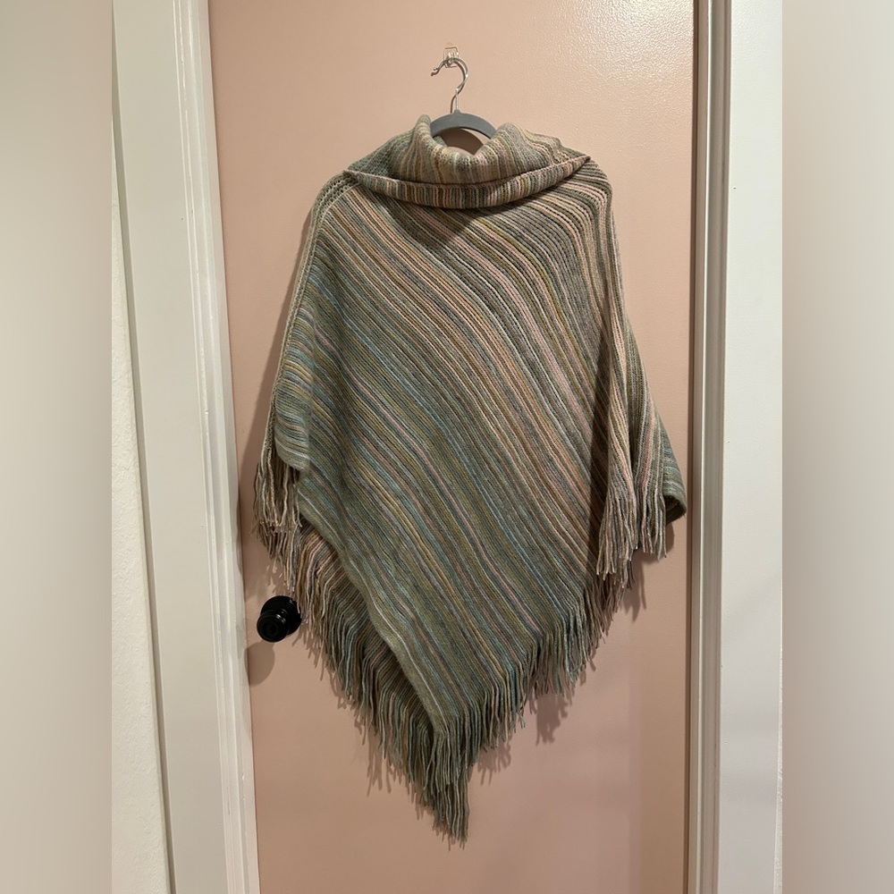 Anthropologie Saturday Sunday Vera Fringed Poncho Pastel One Size like new - Picture 3 of 5